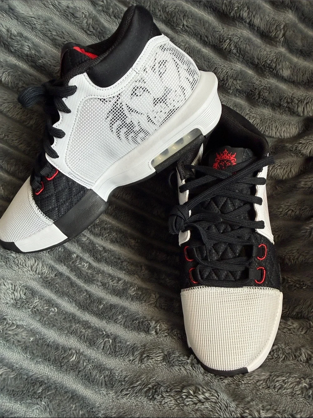 Nike LeBron Witness 8 men’s size 10.5